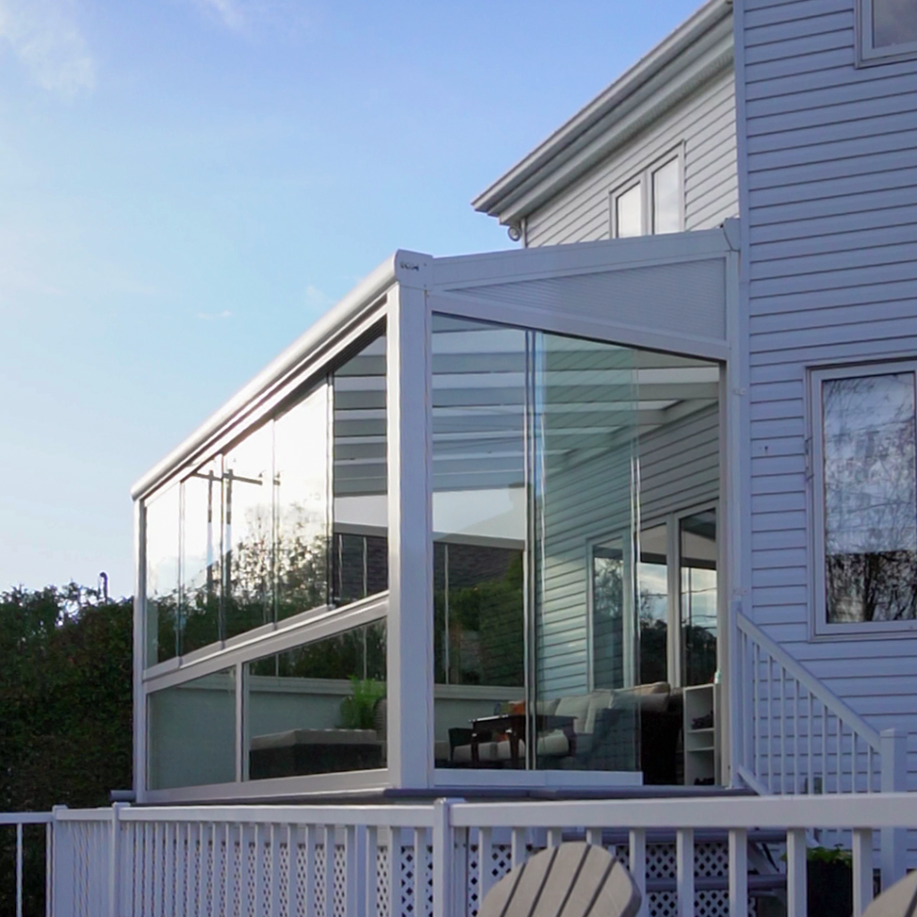 Montréal White Aluminum Sunroom